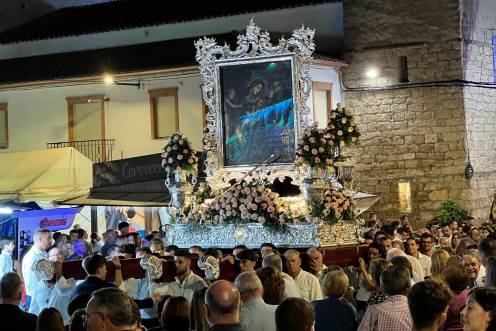 <i>Imágenes de como se vivió la procesión junto al cortejo en Noalejo. / Jason Moyano / Diario JAÉN</i>