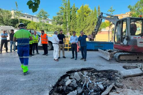 <i>Julio Millán y Javier Padorno visitan el inicio de obras en la Avenida de Arjona. / Ayuntamiento de Jaén.</i>