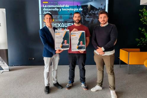 <i>Luis García Millán presenta la 42 edición de Pivo&amp;Code. / Ayuntamiento de Jaén.</i>