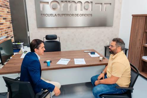 <i>Visita del concejal Luis García Millán a la Escuela Superior de Oficios. / Ayuntamiento de Jaén.</i>
