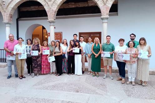 <i>Entrega de premios de las Cruces de Mayo. / Ayuntamiento de Jaén. </i>