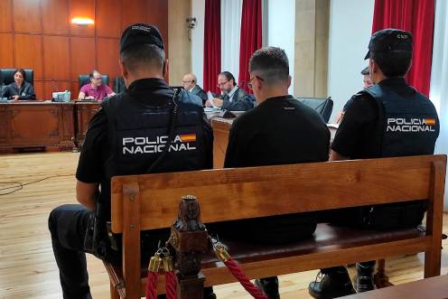 <i>El acusado del asesinato de una mujer en Sabiote durante una de las sesiones del juicio. / Europa Press.</i>