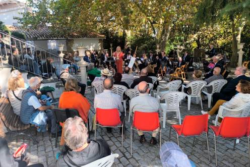 <i>Durante la actuación de la clausura del centenario de los Jardines de Jabalcuz. / Ayuntamiento de Jaén. </i>
