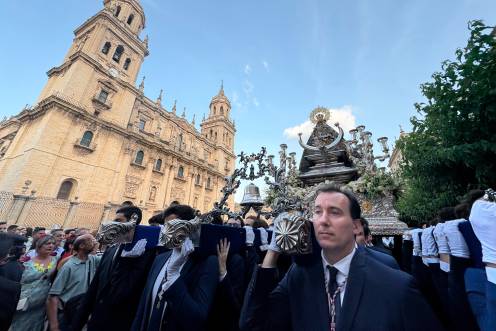 <i>La Virgen de la Capilla, a su paso por la Catedral de Jaén, en la procesión de 2025. / Elisabeth Ruiz Martínez / Diario JAÉN.</i>