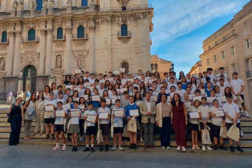 <i>El Ayuntamiento de Jaén felicita al colegio Divino Maestro. / Ayuntamiento de Jaén.</i>