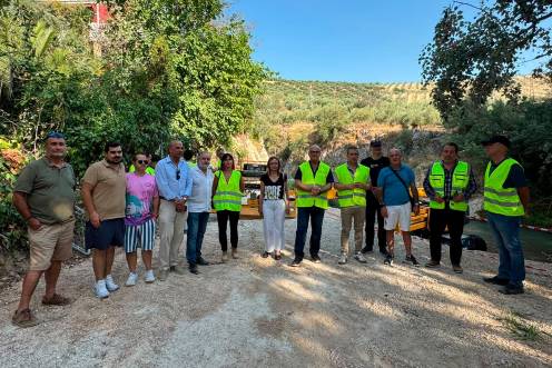 <i>Julio Millán, acompañado por Manuel Fernández, Francisco Lechuga, María del Carmen Angulo y José María Cano visita la evolución de las obras. / Ayuntamiento de Jaén.</i>