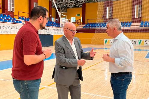 <i>Manuel Fernández visita Martos, junto al alcalde Emilio Torres. / Subdelegación del Gobierno.</i>