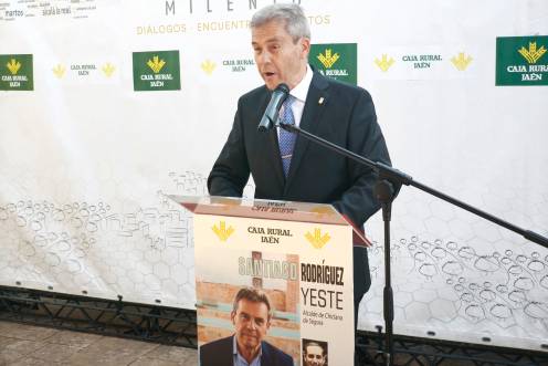 <i>Santiago Rodríguez durante su intervención en la nueva edición de los Diálogos “Jaén Nuevo Milenio”. / Agustín Muñoz / Diario JAÉN.</i>