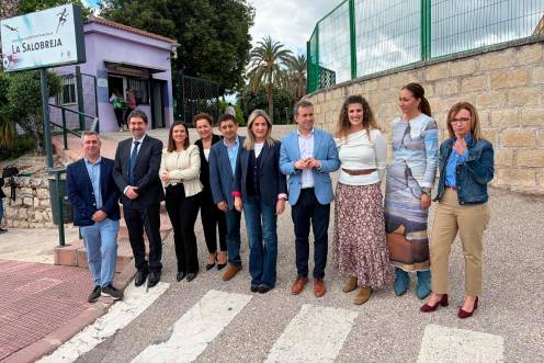 <i>Visita de la ministra Milagros Tolón a las instalaciones deportivas de La Salobreja, junto con el alcalde de Jaén, Julio Millán, el presidente de la Diputación de Jaén, Paco Reyes, y el resto de concejales del Ayuntamiento. / Franciso J. Marín. / Diario JAÉN.</i>