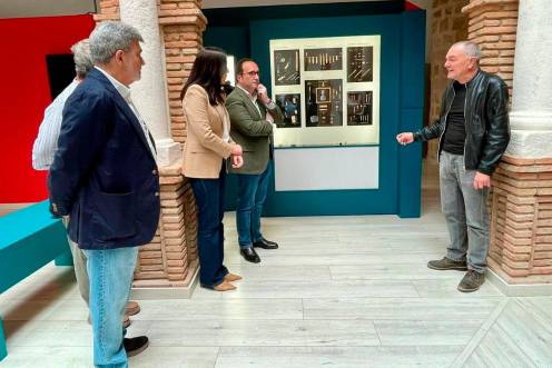 <i>Visita a las exposiciones del Museo Arqueológico de Linares. / Junta de Andalucía.</i>