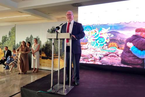 <i>Julio Millán Medina, en la celebración del 25 aniversario de Edad Dorada - Mensajeros de la Paz Andalucía. / Imágenes de Carmen Jiménez / Diario JAÉN. </i>