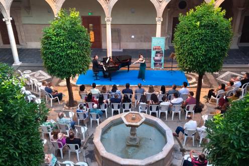 <i>El concierto de flauta y piano protagonizan una velada de gran calidad artística en uno de los espacios monumentales más emblemáticos de Baeza. / Ana Lechuga / Diario JAÉN. </i>