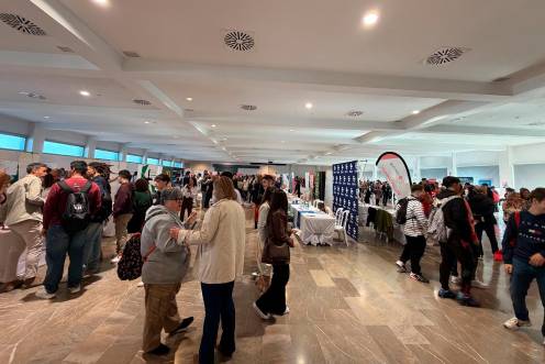 <i>Cuarta edición de la feria “Creando oportunidades para el empleo”. / Ana Isabel Bravo / Diario JAÉN.</i>