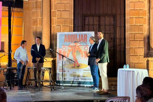 <i>Presentación del cartel oficial de la corrida de toros del 6 de septiembre para la feria el pasado día 13 de agosto. / Ayuntamiento de Andújar.</i>