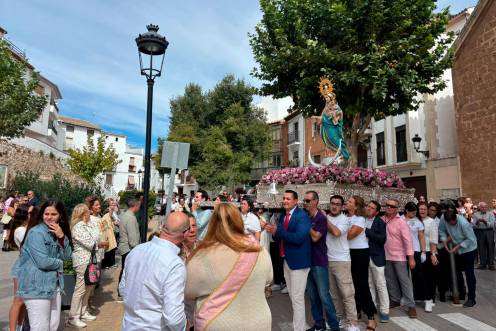 <i>Algunos de los momentos más destacados de la procesión de la Virgen del Rosario. / Ana Isabel Bravo / Diario JAÉN.</i>