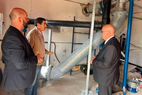 <i>El subdelegado del Gobierno, Manuel Fernández, durante una visita a actuaciones realizadas con cargo al PFEA en Pozo Alcón. Archivo. / Subdelegación del Gobierno.</i>