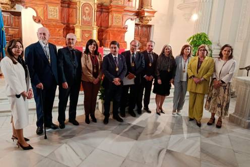 <i>Foto de familia de los nuevos consejeros del IEG. / Adrián Claudio Boanche / Diario JAÉN.</i>