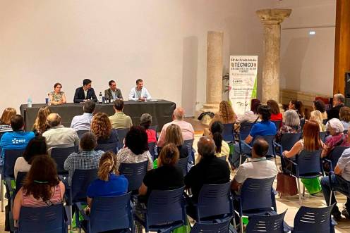 <i>Inauguración de las jornadas “AOVE’s influencers”. / Junta de Andalucía.</i>