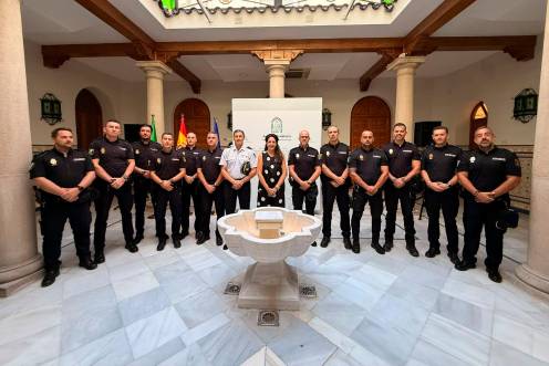 <i>Ana Mata, Juan Pedro López y los nuevos agentes. / Junta de Andalucía.</i>