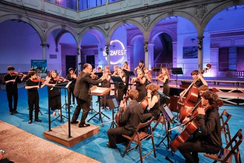 <i>La Joven Orquesta Barroca de Sevilla ofreció en Baeza un recital de cuerda de gran calidad musical. / Agustín Muñoz / Diario JAÉN.</i>