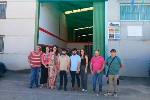 <i>Ana Mata, en la visita a la empresa de Marmolejo HalandaluJP. / Junta de Andalucía.</i>