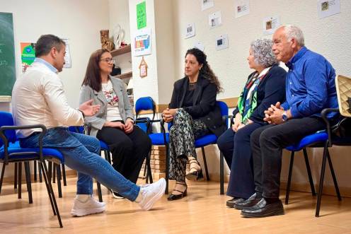 <i>Ana Mata se reúne con la asociación. / Junta de Andalucía.</i>