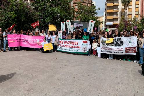 <i>Imagen de la manifestación en la Plaza de la Constitución. Pablo Espinosa. / Diario JAÉN.</i>