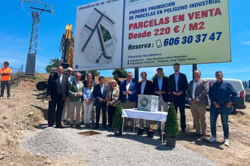 <i>Acto de colocación de la primera piedra. / Diputación de Jaén.</i>