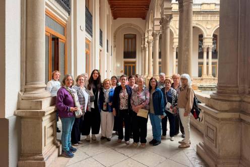 <i>Encuentro Nacional de Encajes de Bolillos en Jaén. / Diputación de Jaén. </i>