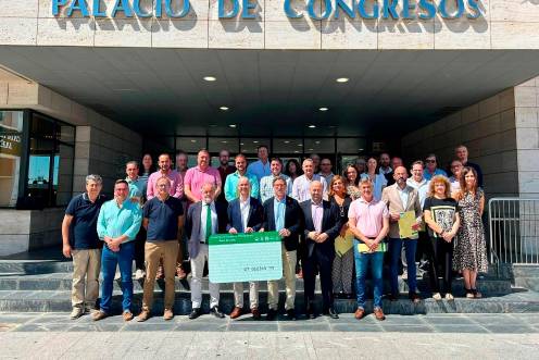 <i>Asistentes a la reunión de consejo del Consorcio de Transporte Metropolitano. / Junta de Andalucía. </i>