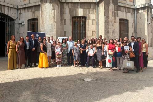 <i>Foto de familia tras la presentación de “Recuerdos de vida”. / Juanfran Paredes / Diario JAÉN.</i>