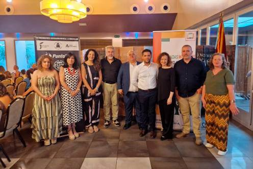 <i>Autoridades y representantes de las XVI Jornadas Musicales Sierra de Segura. / Diputación de Jaén. </i>