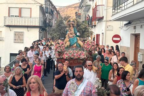 <i>Procesión de La Divina Pastora en La Guardia de Jaén. / Juanfran Paredes / Diario JAÉN. </i>