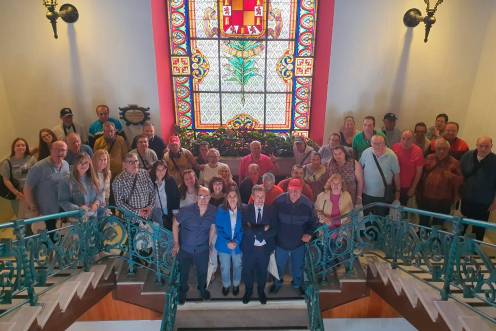 <i>Foto de familia de la asociación Faisem en su visita al Ayuntamiento. / Ayuntamiento de Jaén.</i>