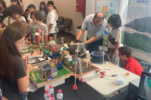 <i>Proyectos de los niños en la I Feria de la Ciencia. / Fotografías: Ana Isabel Bravo / Diario JAÉN.</i>