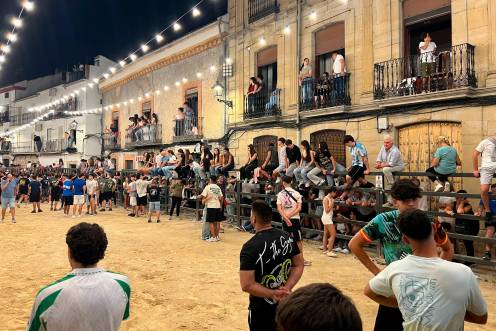 <i>Encierros nocturnos de Iznatoraf. / Jason Moyano / Diario JAÉN. </i>