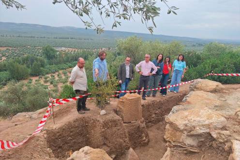 <i>Visita al yacimiento iberorromano de Las Piedras del Cardado. / Junta de Andalucía. </i>