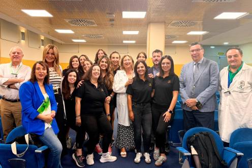 <i>Equipo del programa ejercicio de Oncología en el Hospital de San Agustín de Linares. / Junta de Andalucía. </i>