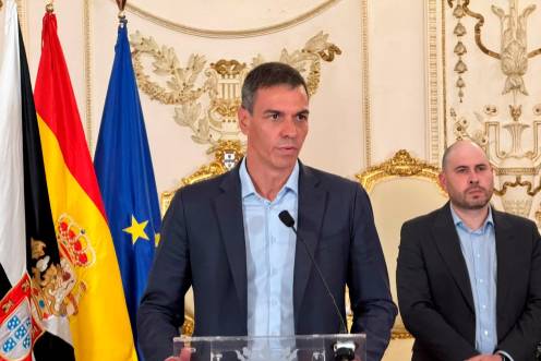 <i>El presidente del Gobierno, Pedro Sánchez, en Ceuta. / Iván Zambano / Europa Press.</i>
