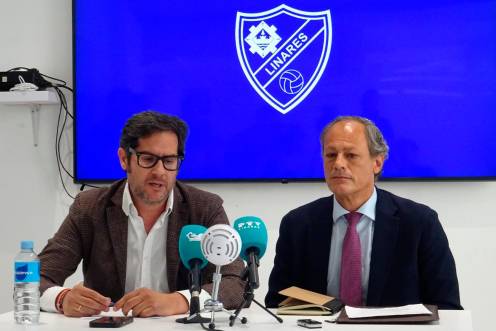 <i>Carlos Hita y Rafael Cinta, en la rueda de prensa. / Antonio del Arco.</i>