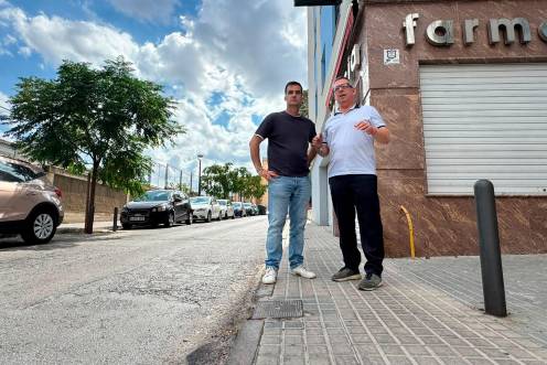 <i>El concejal de Mantenimiento Urbano, Javier Padorno, visita las calles que necesitan arreglos. / Ayuntamiento de Jaén. </i>