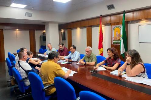 <i>Reunión con Fampa Los Olivos. / Junta de Andalucía.</i>