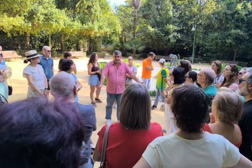 <i>Participantes en el paseo botánico por los jardines de Jabalcuz. / Ayuntamiento de Jaén.</i>