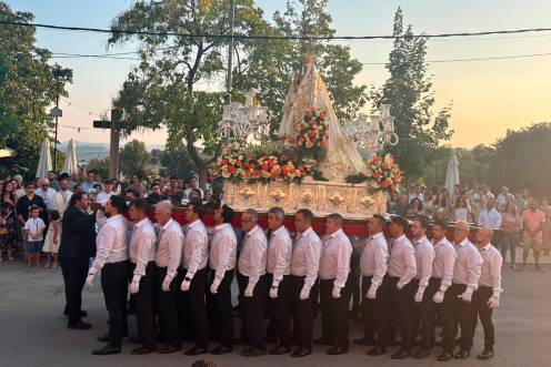 La procesión de Santa Ana y San Joaquín llenó la aldea alcalaína de sentimiento en una jornada de agradables temperaturas. / Isabel Aranda / Diario JAÉN.