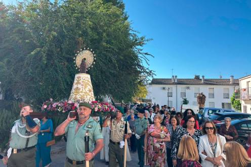 <i>Algunos momentos de la procesión de la Virgen del Pilar en Guadalimar. / F. J. Marín / Diario JAÉN.</i>