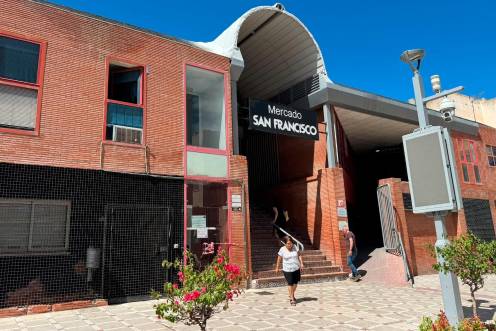<i>La entrada del Mercado de San Francisco en la capital. / Ayuntamiento de Jaén.</i>