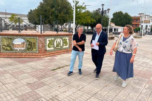 <i>Visita del subdelegado del Gobierno de España en Jaén, Manuel Fernández a Lopera. / Subdelegación del Gobierno en Jaén. </i>