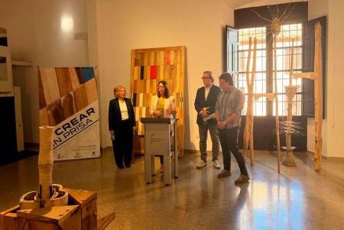 <i>África Colomo, en el centro, junto a Alicia Ventura, José Manuel Higueras y Álvaro Trujillo. / Diputación de Jaén.</i>