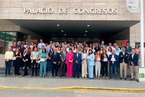<i>Foto de familia de la clausura de la Jornada PID. / Diputación de Jaén. </i>