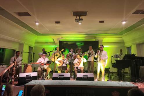 <i>Charanda y Serafín Zubiri, sobre el escenario de La Económica, en el XIV Festival del Bolero y Música Hispanoamericana. / Ana Lechuga / Diario JAÉN. </i>